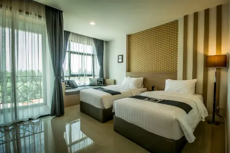 Triple Z Hotel Отели рядом с достопримечательностью «Hua Hin Clock Tower»