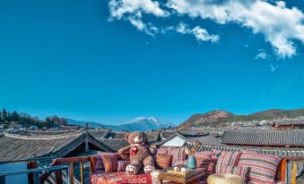 Lijiang pure sunshine · panoramic view of the ancient city and snow mountain