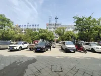 ZhengJi Hotel (Jingrun Central City, South Gate, Shouxian Ancient City) - parking