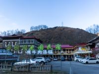 康定等枫来花园民宿 - 停车场