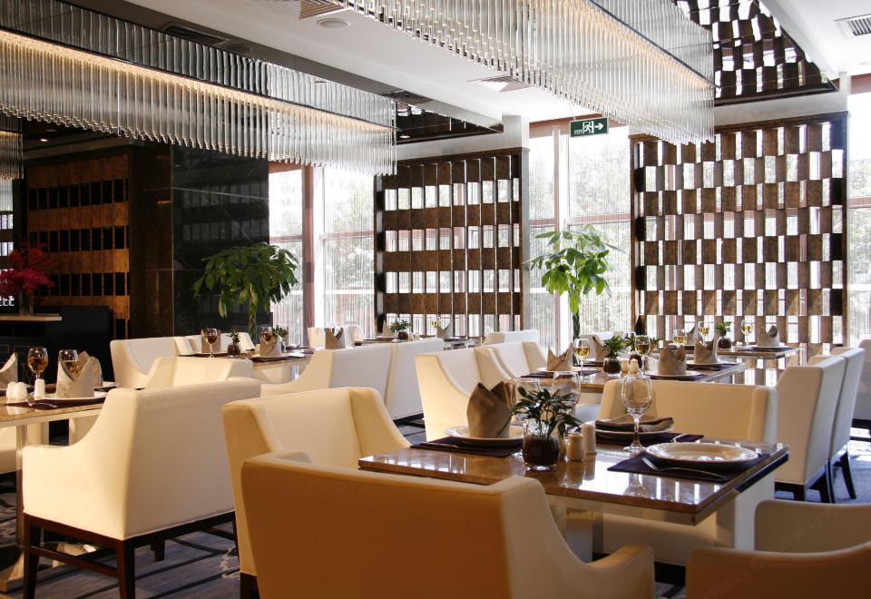 2. 라데가스트 호텔..