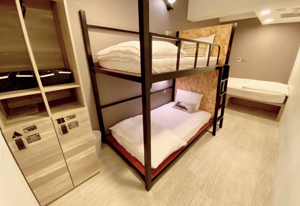 플라이인 호스텔의 공용 공간 사진