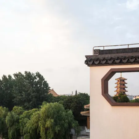 Floral Hotel·Ruili Hotel