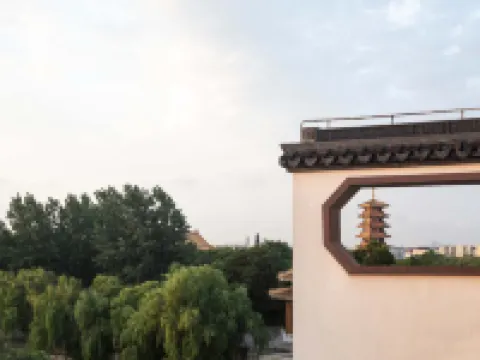 Floral Hotel·Ruili Hotel