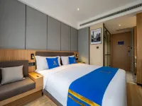 Super 8 Hotel (Beijing Sanlitun Taikoo Li Tuanjiehu Subway Station) Hotels near Chaoyang