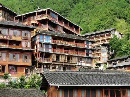 Qianxun Mountain Su, Qianhu Miao Village, Xijiang Отели рядом с достопримечательностью «No.6 Fengyu Bridge»
