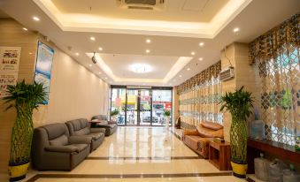 Huazhou Xingxuan Fashion Hotel