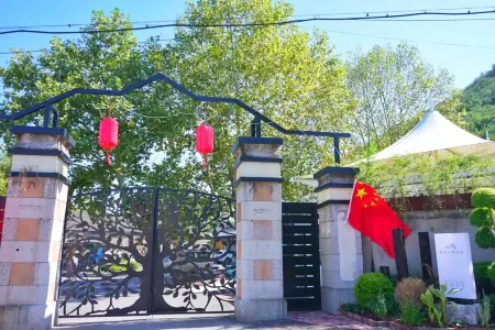 Feidong Huachaoji Flower Courtyard Homestay Отели рядом с достопримечательностью «Liujiafan Ancient Dwellings»