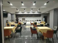 Dongyi Hotel (Yueyang Jinwei City Plaza)