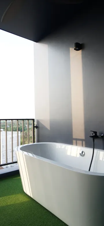 ห้องเตียงคิงไซส์ดีลักซ์พร้อมอ่างอาบน้ำ