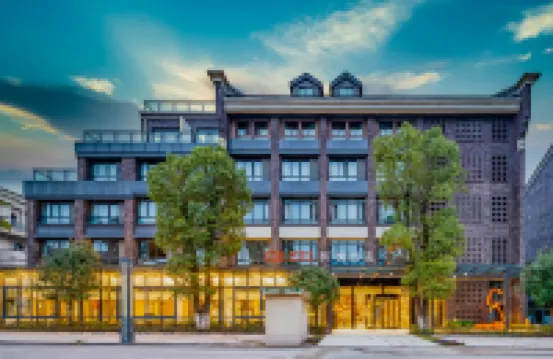 Colend Hotel Hotels near Wanzhou Revolutionary Martyrs Cemetery