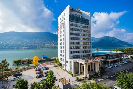 Yunyang Jiangjin Hotel
