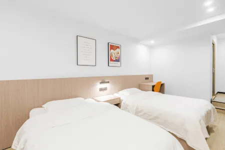 Golden Leaf Fashion Hotel (Bulgao Plaza at the intersection of Jianshe Road)