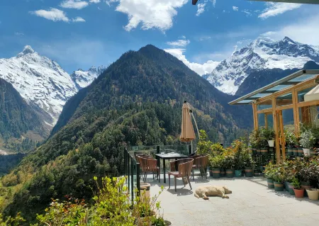 Yourlan Hotel Отели рядом с достопримечательностью «Yubeng Lower Village»