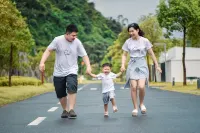 Yingde Jiqingli Xianhu · Yiluan Fenglu Hot Spring Resort Hotel
