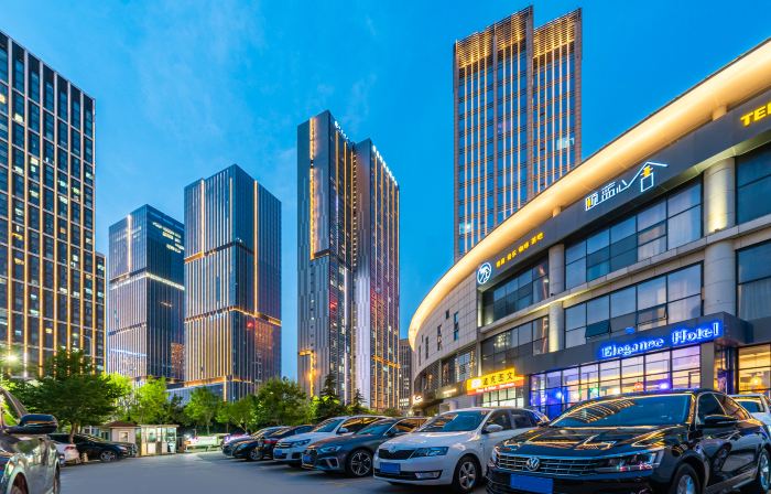 Weilan Xinshe Hotel (Shilaoren Beach Miaoling Road Subway Station)