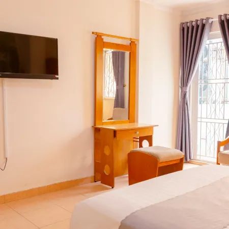 Giang Linh Hotel Отели рядом с достопримечательностью «Парк 30/4»