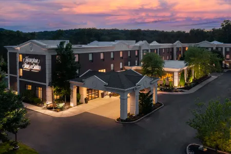 Hampton Inn & Suites Hartford/Farmington Отели в г. Плейнвилл