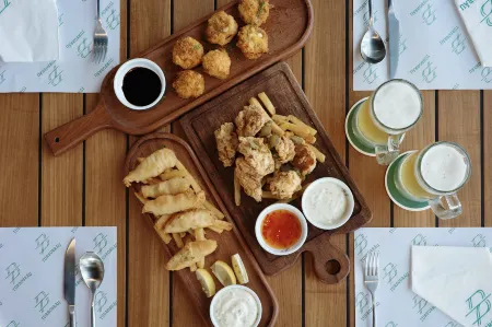 Yin Hotels Отели рядом с достопримечательностью «Aranya Library»