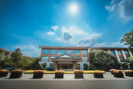 SLENDER WEST LAKE SONGCHENG  HOTEL Отели рядом с достопримечательностью «Zhuyuwan Scenic Area»