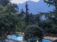 Emeishan Hetang Yunqi Tangquan Homestay - Infinity Pools