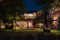 花蓮吉安檜木居民宿 木哲緣木雕展售館附近的飯店