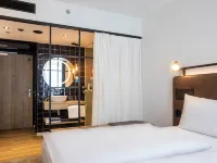 H2 Hotel Budapest Hotels near Chain Bridge