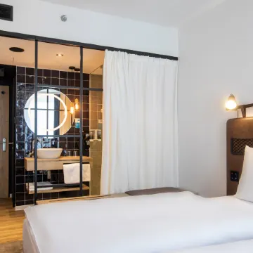 H2 Hotel Budapest Отели рядом с достопримечательностью «Железнодорожный вокзал Дели»