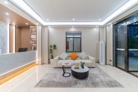 Qinyuan Apartment (Zhanjiang High-speed Railway West Station Branch) Отели рядом с достопримечательностью «Zhanjiangshifan College»