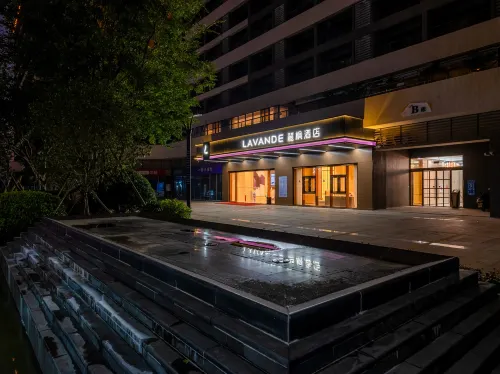 LAVANDE Hotels (Zhaoqing Sihui Hi-tech Zone Dawang Light Rail Station Branch)