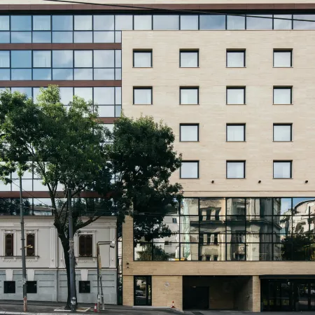 Central Point hotel