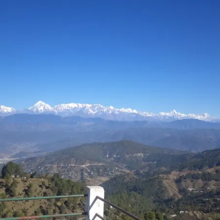 Goroomgo Snow View Guest House Kausani