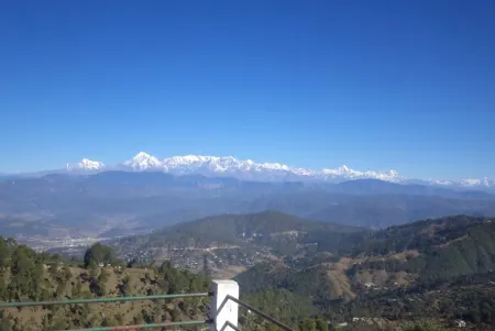 Goroomgo Snow View Guest House Kausani Отели в г. Каусани