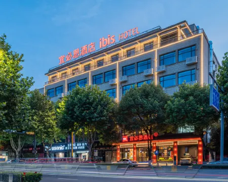 Ibis Hotel (Deqing Geographic Information Town) โรงแรมในเต๋อชิง