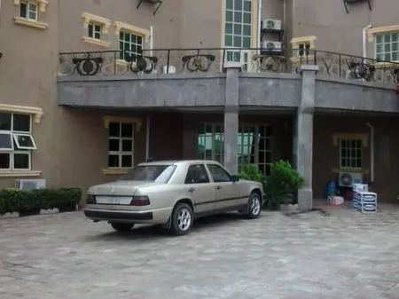 Gado International Hotels Отели в г. Umu Ezeukwu