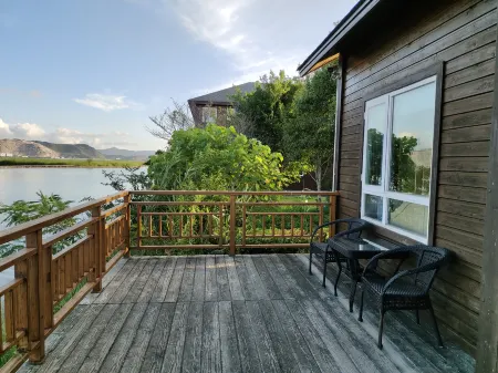 Yinji Luhua Resort (Qimenwan Wetland Park) Отели в г. Юйхуань