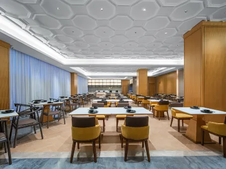 Vienna International Hotel (Tunxi Old Street, Mount Huangshan) Отели рядом с достопримечательностью «Cheng's Miyake»