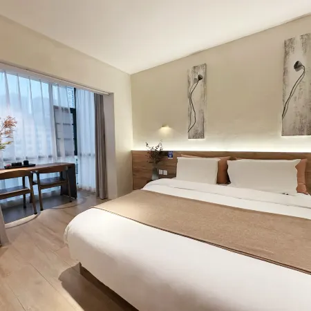 Yuanjia Homestay (Jixiangcun Subway Station) Отели рядом с достопримечательностью «Станция метро Xiaozhai»