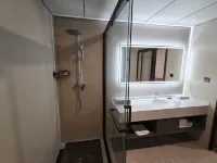 Lanxinmeng Gun Xueyin Wild Luxury Hotel (China Xuexiang Xueyun Main Street Branch)