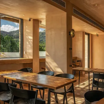 Yuran Riverside Designer Art Hotel