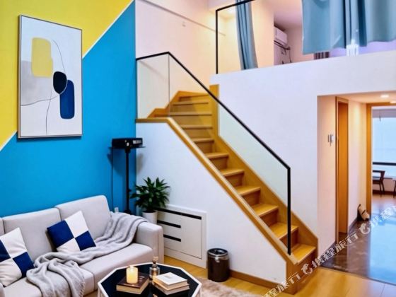 Luyin LOFT Movie Apartment (Nanchang West Station Lizhuangshan Subway Station)