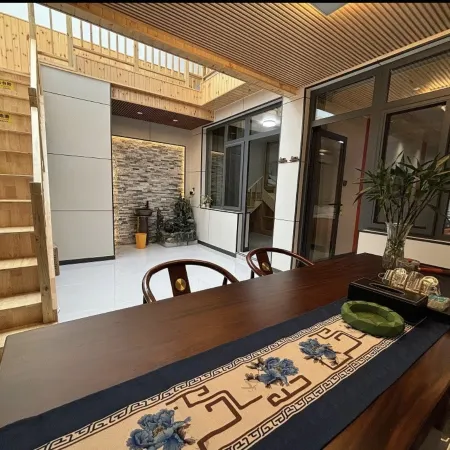 3 Plus 2 Homestay (Rizhao Seaside Forest Park)