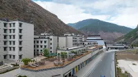 Daocheng Yunshu Hotel - bar