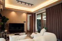 Yunxi Xiaoyue Courtyard Villa Homestay - parking