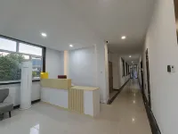 Moonlight Seaside Garden Hotel (Huanhai Road Putao Beach Seawater Bathing Area) - parking