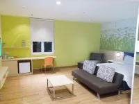 Zest Jemursari Surabaya by Swiss-Belhotel International Hotel di Kecamatan Tenggilis Mejoyo