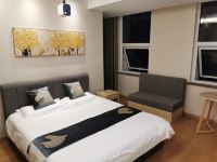 青岛优家酒店公寓 - 舒适电影大床房