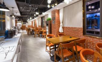 James Joyce Coffetel Hotel (Chongqing Liangping South Station District Government)
