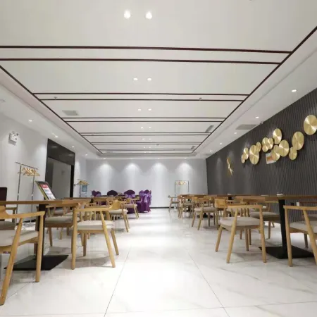 Kulunqi Jinshawan Hot Spring Hotel