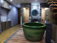 朵芮眯公寓(怀集城北车站店) - 高级浴缸房
